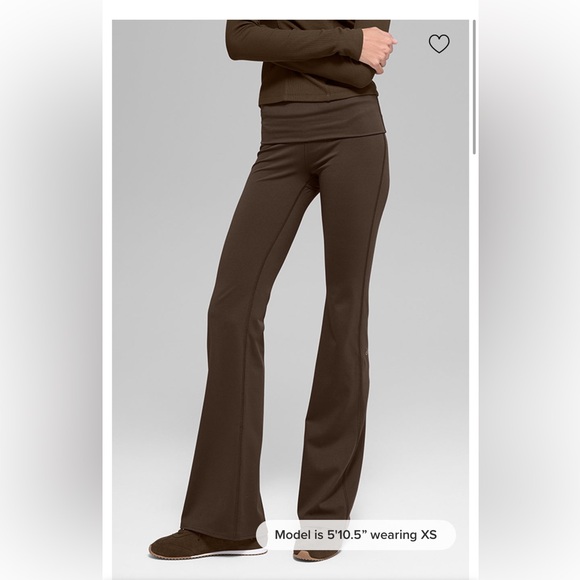 New with tags ALO yoga Softsculpt Foldover Flare Legging
- Espresso - Picture 2 of 9